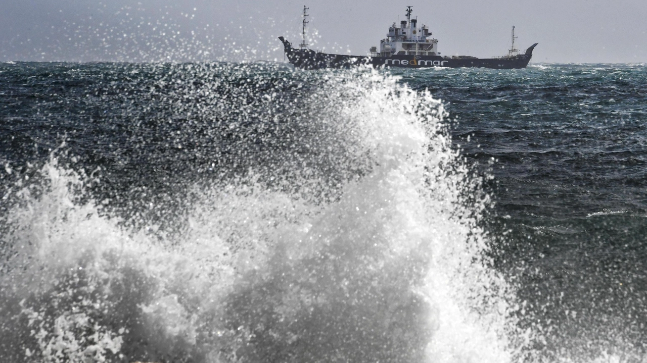 Maltempo: tempesta di mare blocca le navi, Capri è isolata