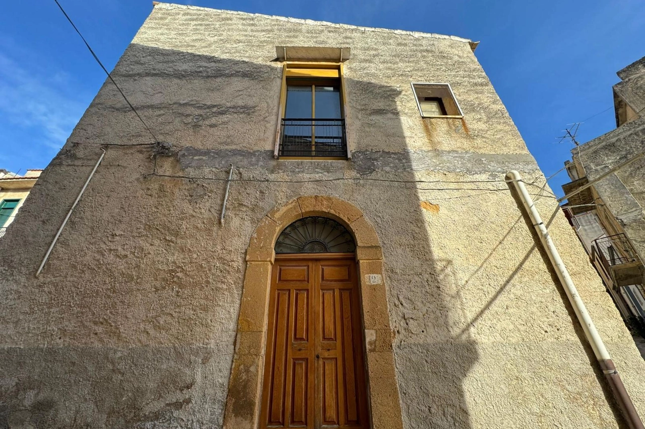 Ingresso della casa della famiglia londinese a Sambuca di Sicilia.