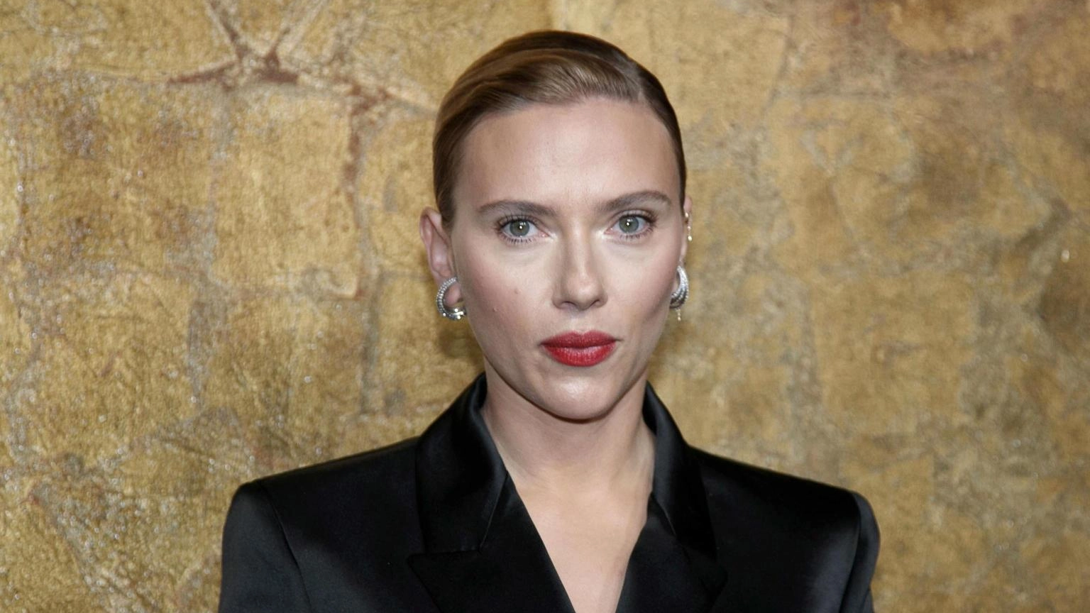 Scarlett Johansson contro OpenAI: "Copiata mia voce per ChatGpt"