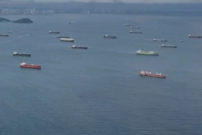 Canale di Panama, centinaia di navi in attesa di passare