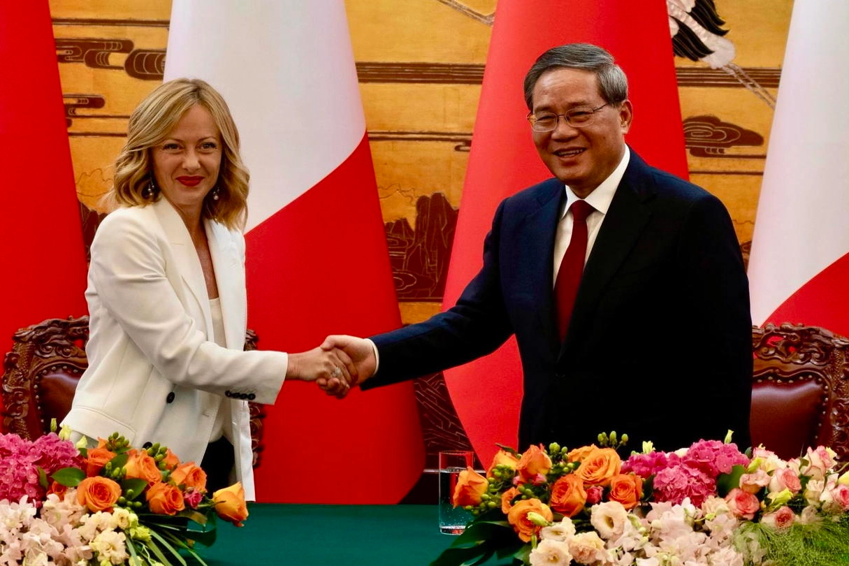 Giorgia Meloni con il Primo ministro cinese Li Qiang