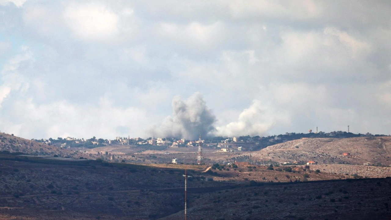 Il portavoce dell'Idf ha riferito che, fino ad ora, sono stati attaccati oltre 300 obiettivi di Hezbollah in territorio libanese....