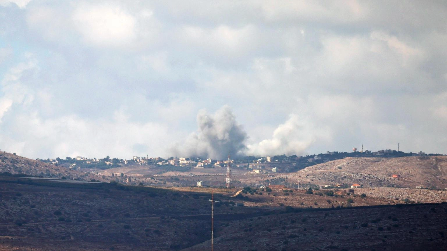 Idf, 'colpiti più di 300 obiettivi di Hezbollah in Libano'