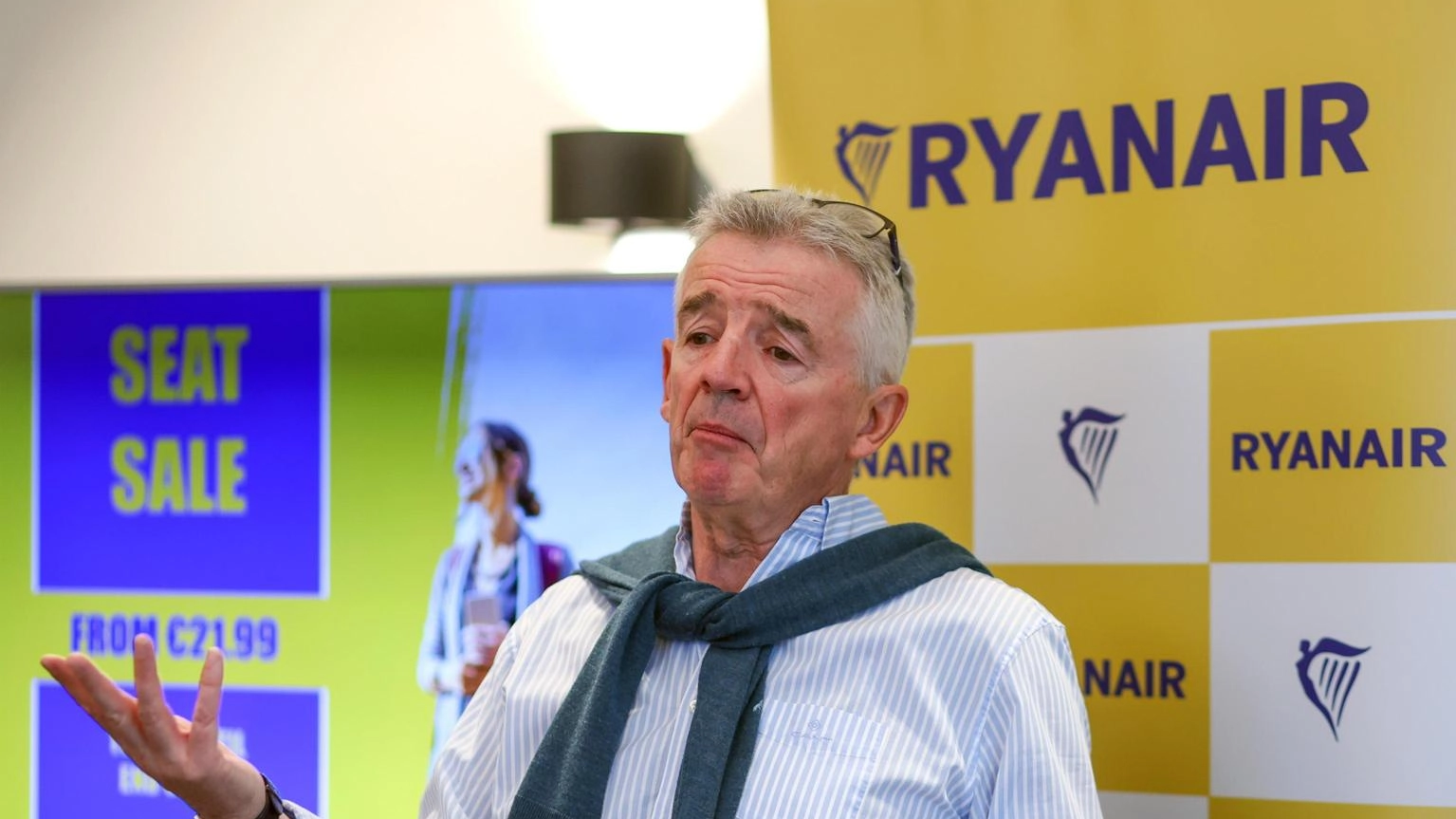 Utili Ryanair in calo nel semestre, Boeing pesa sull'outlook