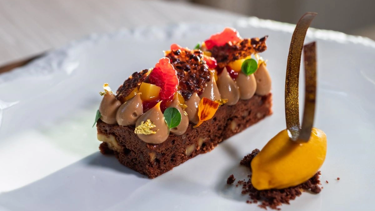 Brownie gianduia, noci, nocciole e mango