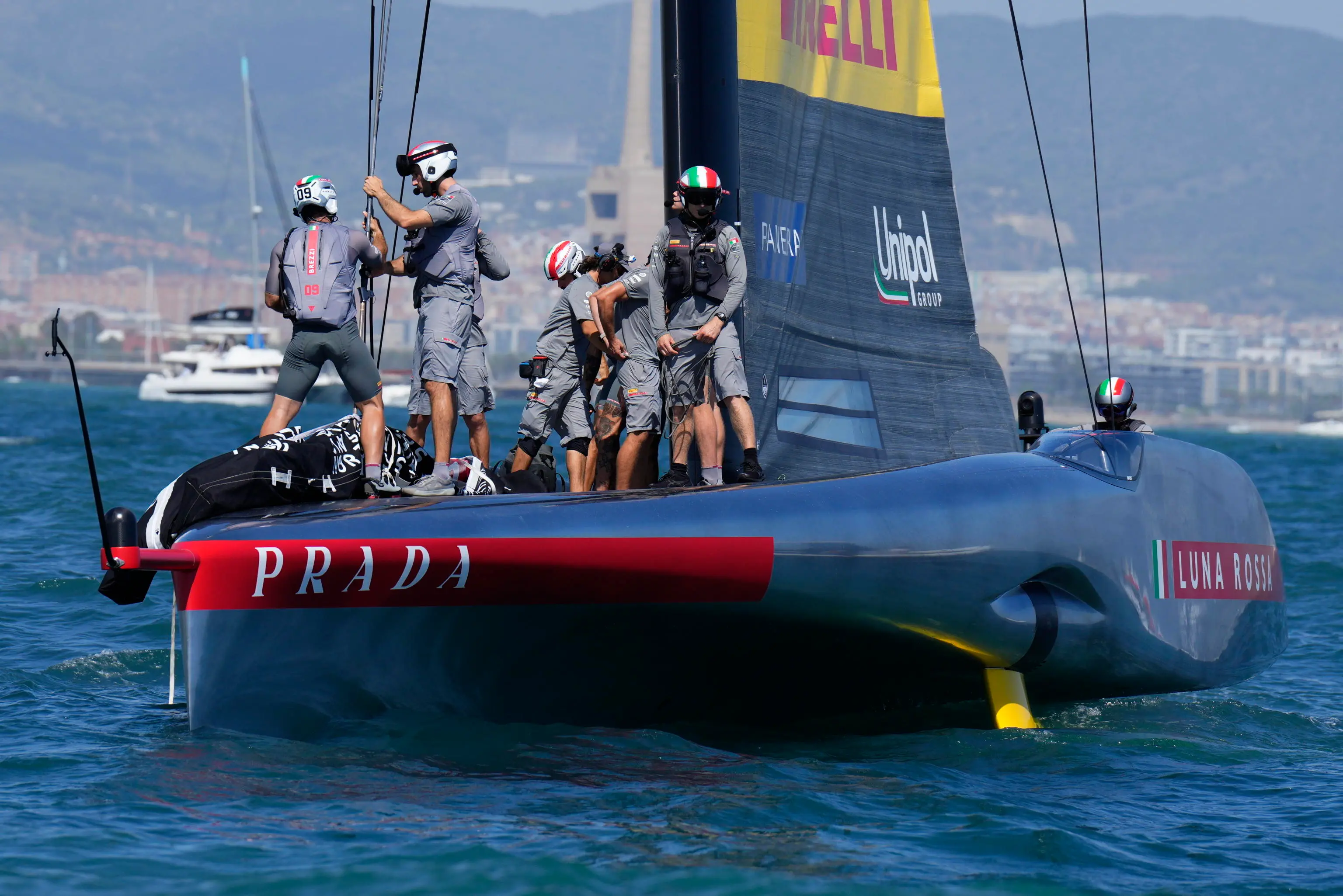 America’s Cup: Luna Rossa squalificata, ma già in semifinale. Contro Ineos lo spareggio decisivo