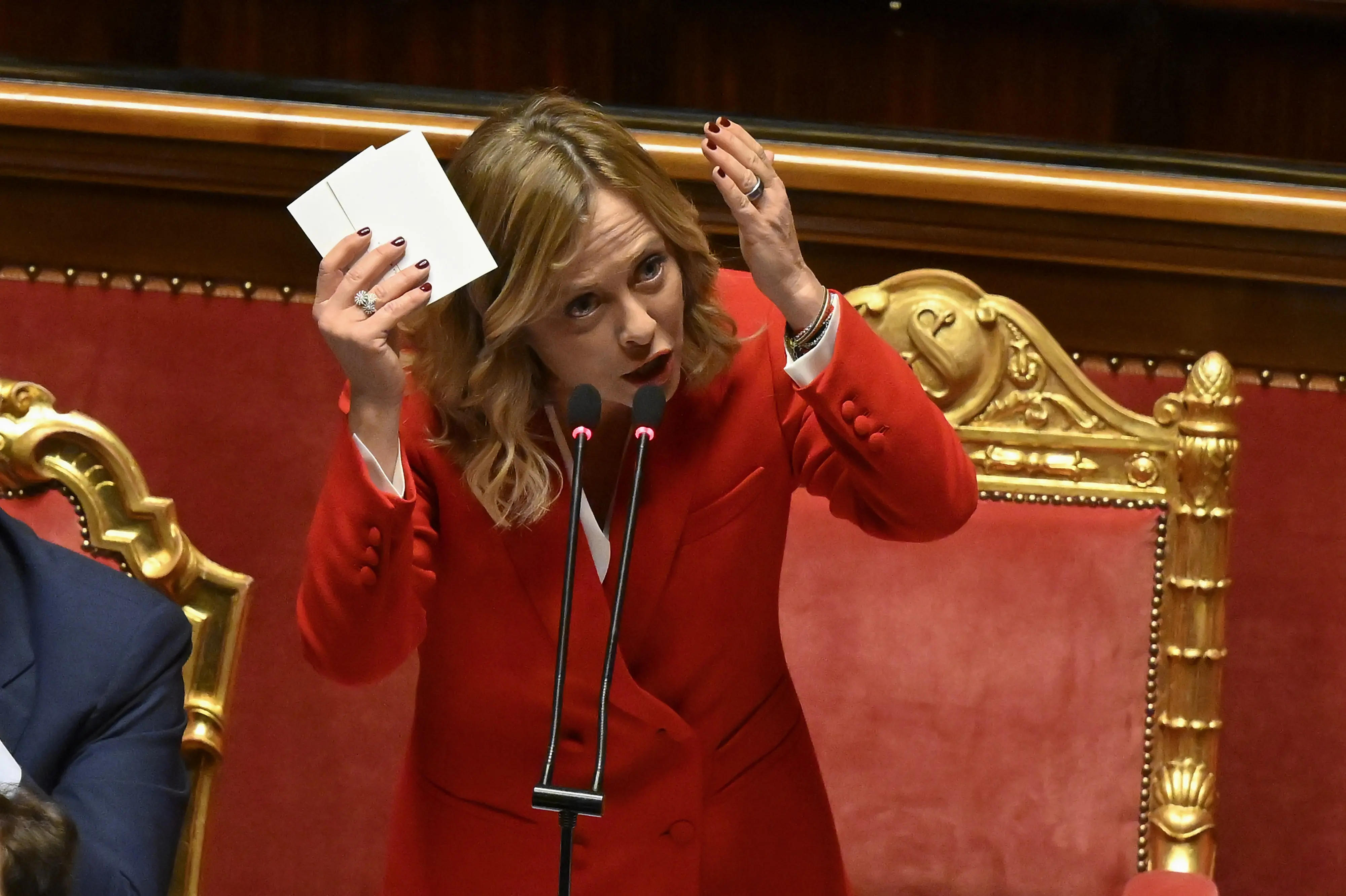 Scontro tra Meloni e M5s: “Il giorno che mi faccio spiegare da voi cosa ho detto, mi dimetto”