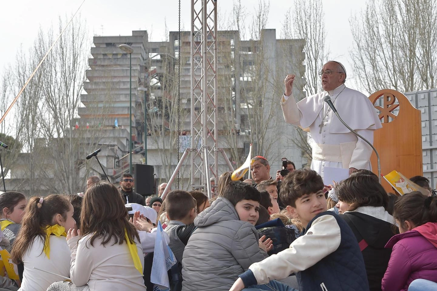 L'incontro di papa Francesco con gli abitanti di Scampia nel 2015
