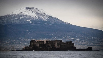 Neve sul Vesuvio, ondata di freddo e maltempo sul Napoletano: allerta gialla su tutta la regione