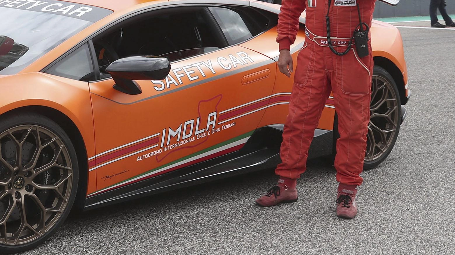 Claudio Poleselli, storico pilota della Safety car di Imola, racconta la sua passione per il circuito e i momenti più emozionanti vissuti in pista, tra velocità e adrenalina.