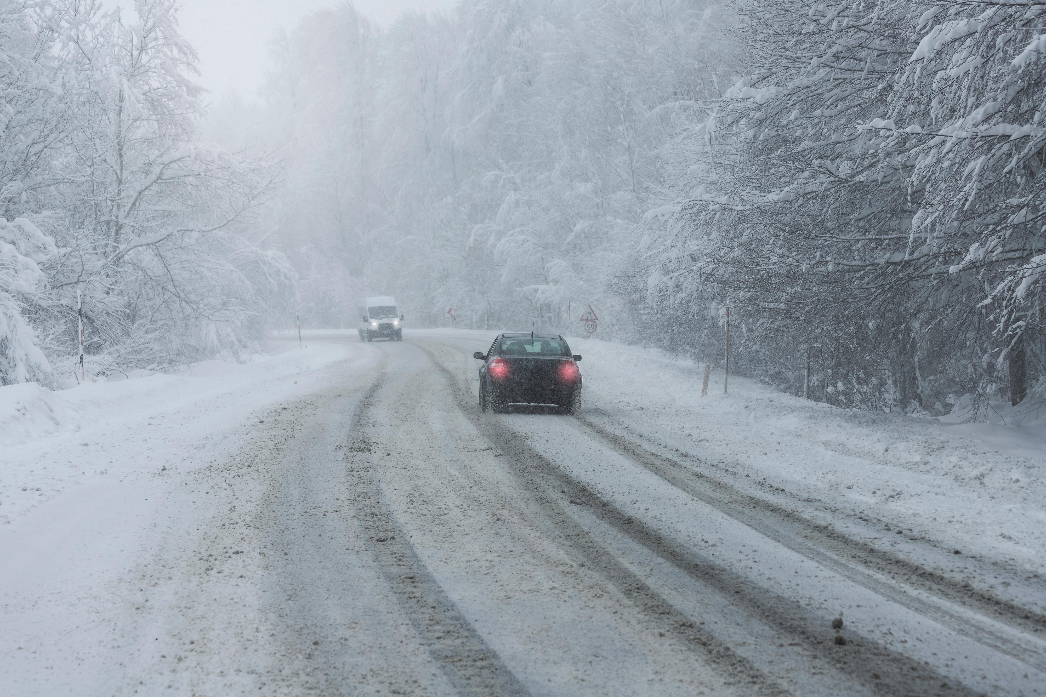 Tre ondate di maltempo in quattro giorni: piogge, nubifragi e metri di neve sulle Alpi