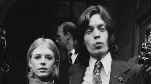 Faithfull è morta a 78 anni. Cantante, attrice, compagna e musa di Mick Jagger. È stata protagonista di una stagione indimenticabile