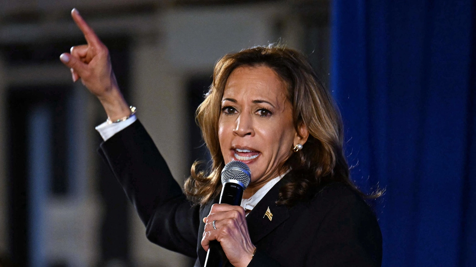 Kamala Harris parla ai suoi sostenitori dopo il dibattito tv (Ansa)