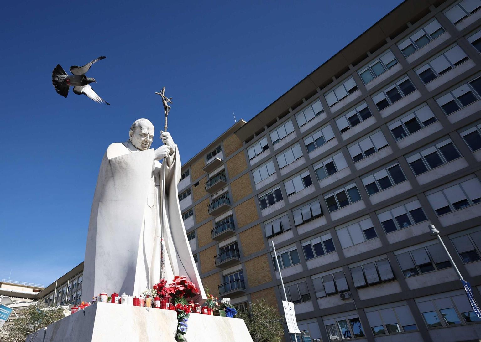 Anche domani per il Papa solo Angelus scritto