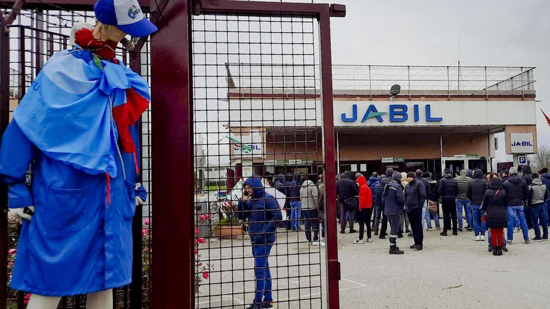 Licenziamento collettivo Jabil: sindacati contro la multinazionale a Marcianise