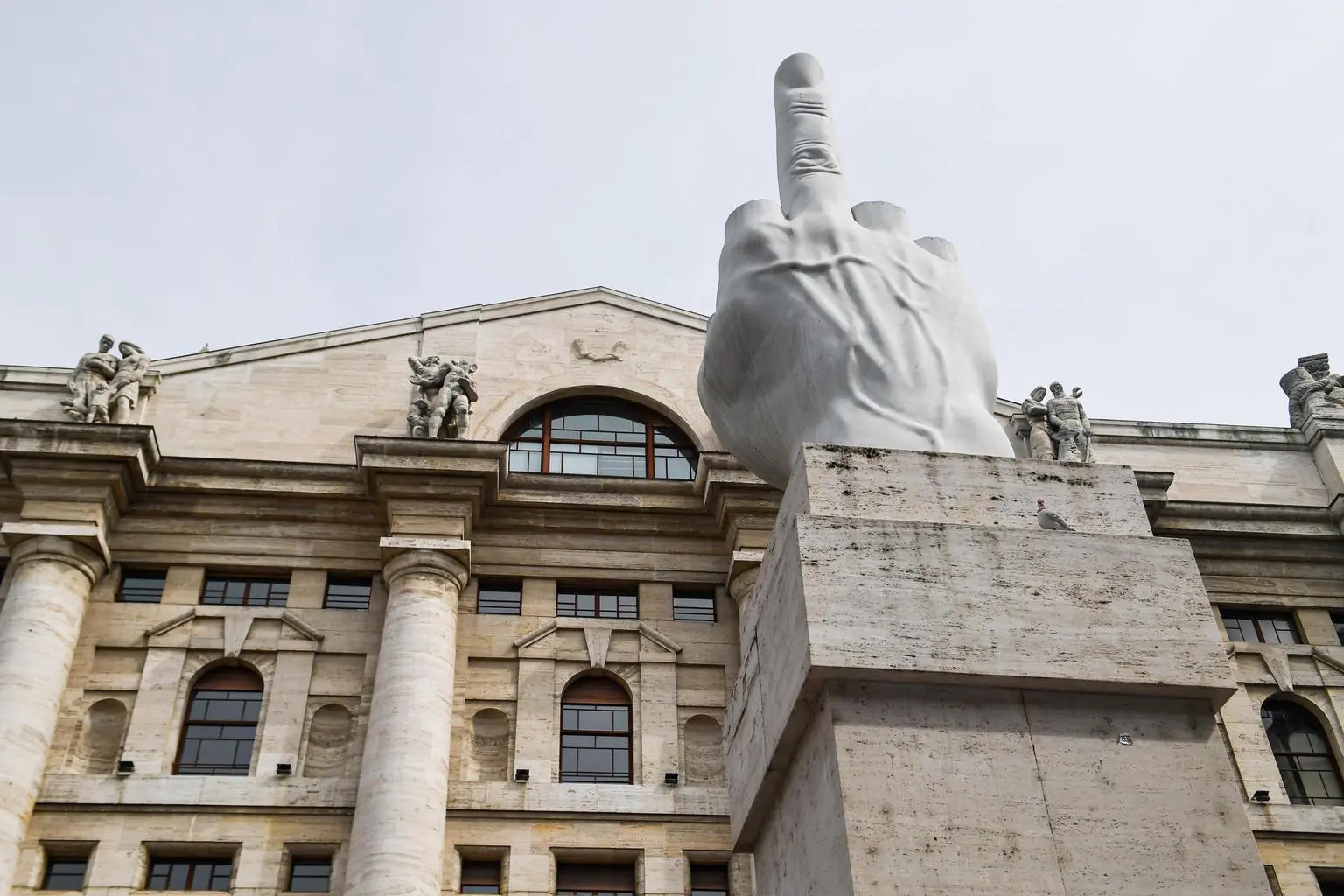 Borsa: Milano apre in calo, -0,28%