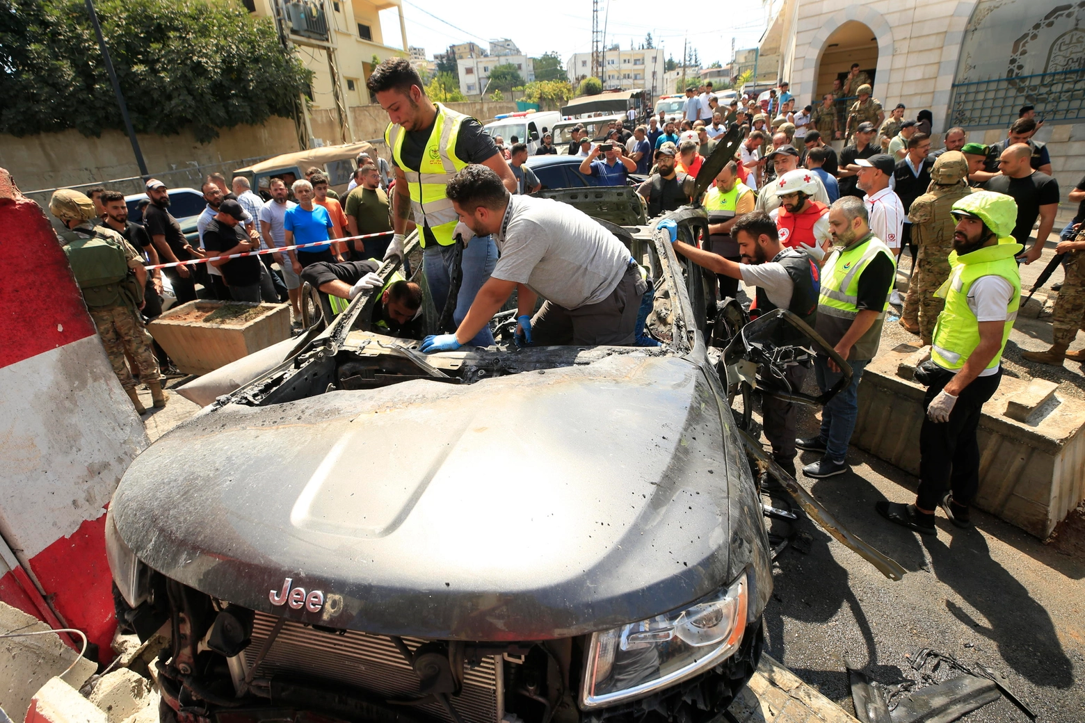 L'auto distrutta di Khalil el-Moqdah, fratello di Mounir el-Moqdah, un comandante delle Brigate dei Martiri di Al-Aqsa, il braccio armato di Fatah