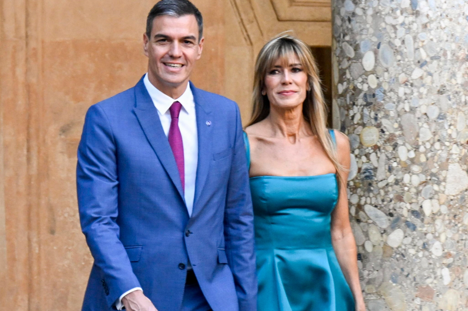 Il premier Pedro Sanchez con la moglie Begona Gomez