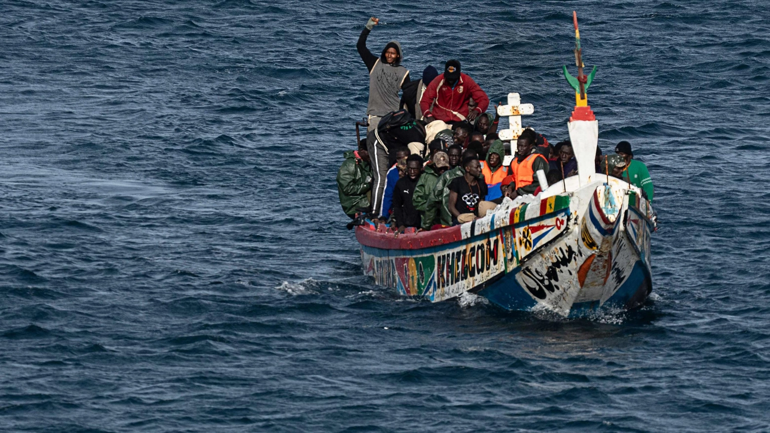 Un barcone di migranti (Afp)