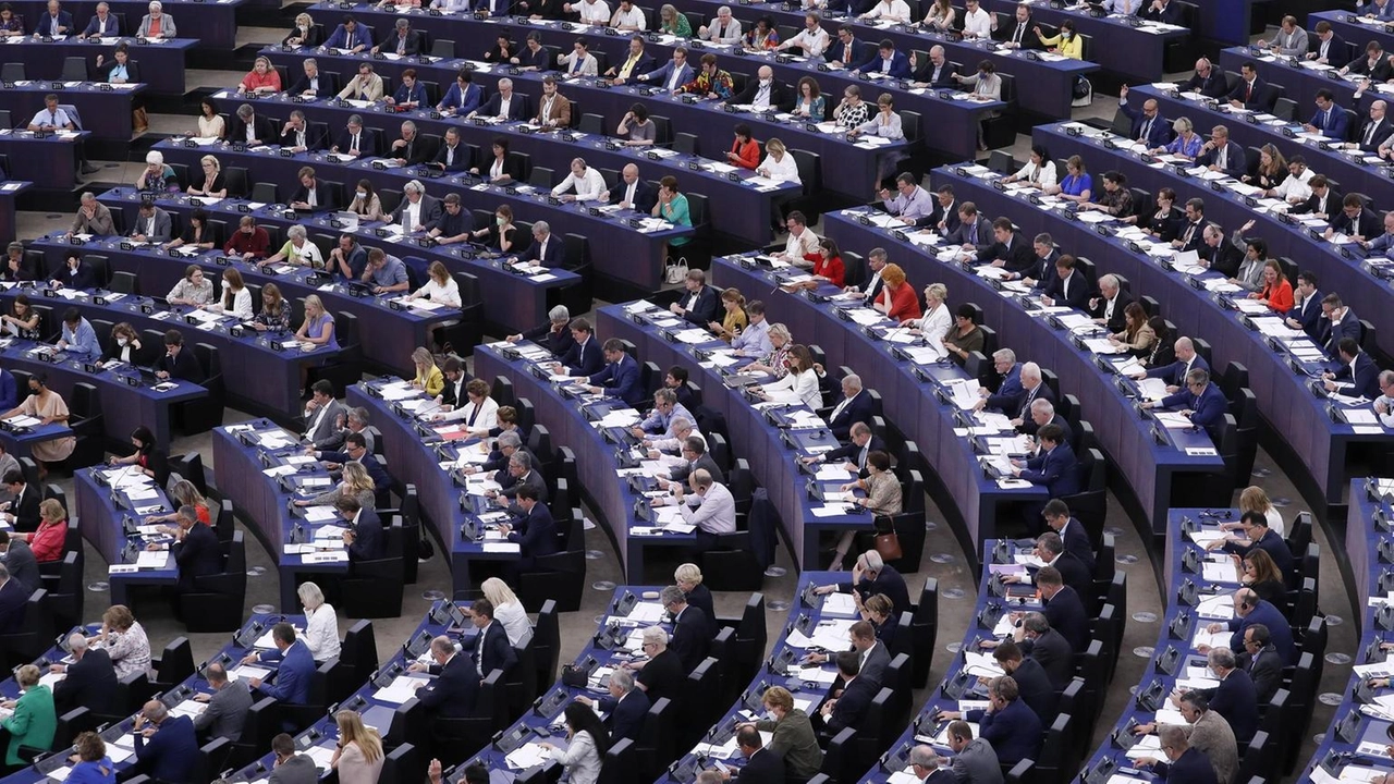 Il Parlamento europeo esorta la Bce a migliorare i modelli previsionali e a considerare l'impatto della guerra sulla stabilità dei prezzi.