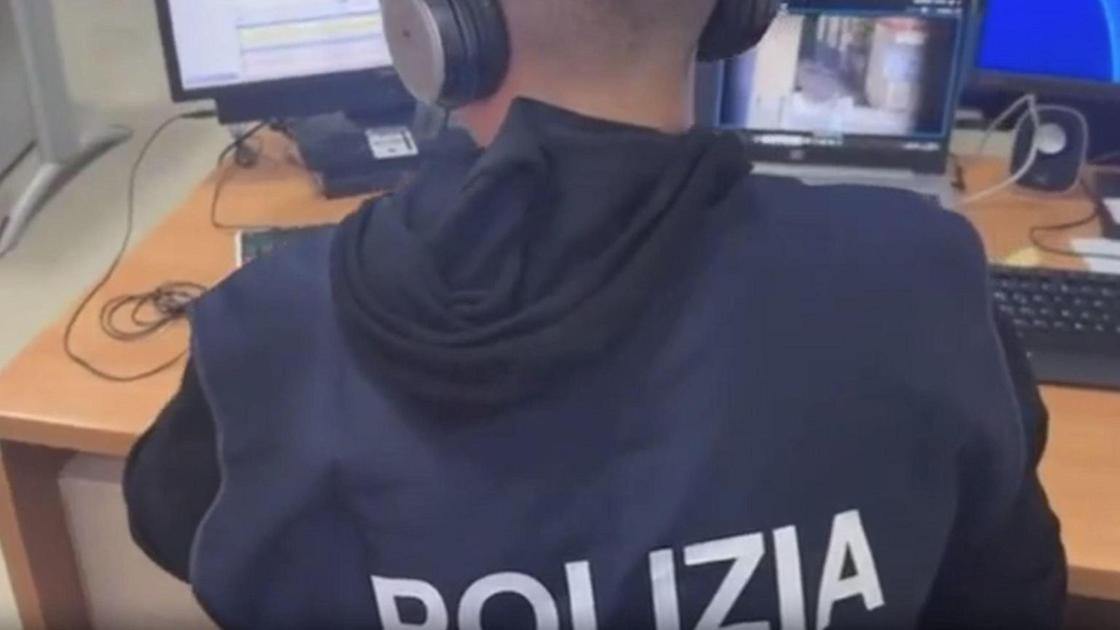 Arrestato cittadino marocchino a Napoli per adesione all