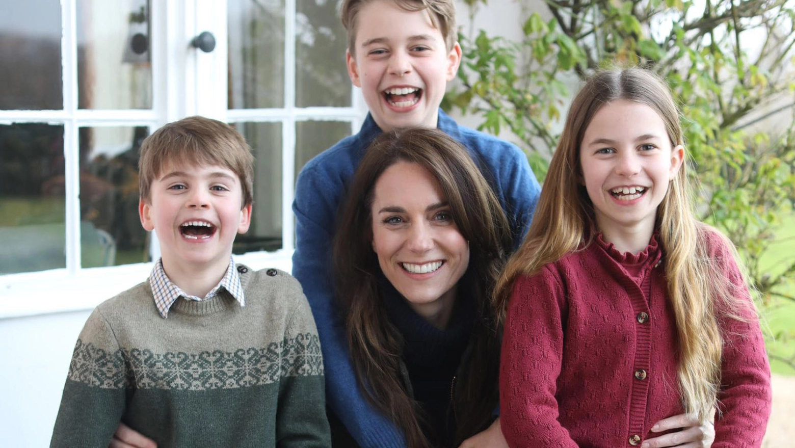 La foto ufficiale di Kate Middleton con i figli