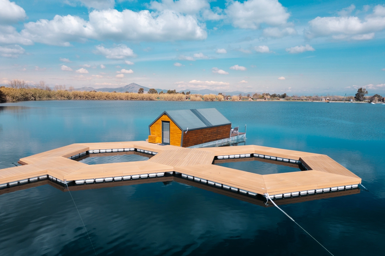 Laghi Nabi - Casa Galleggiante