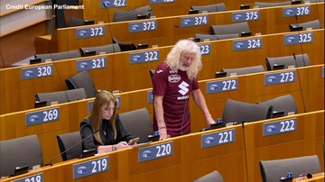 Mick Wallace, chi è l’eurodeputato irlandese tifoso del Torino che dice “Juve m...”