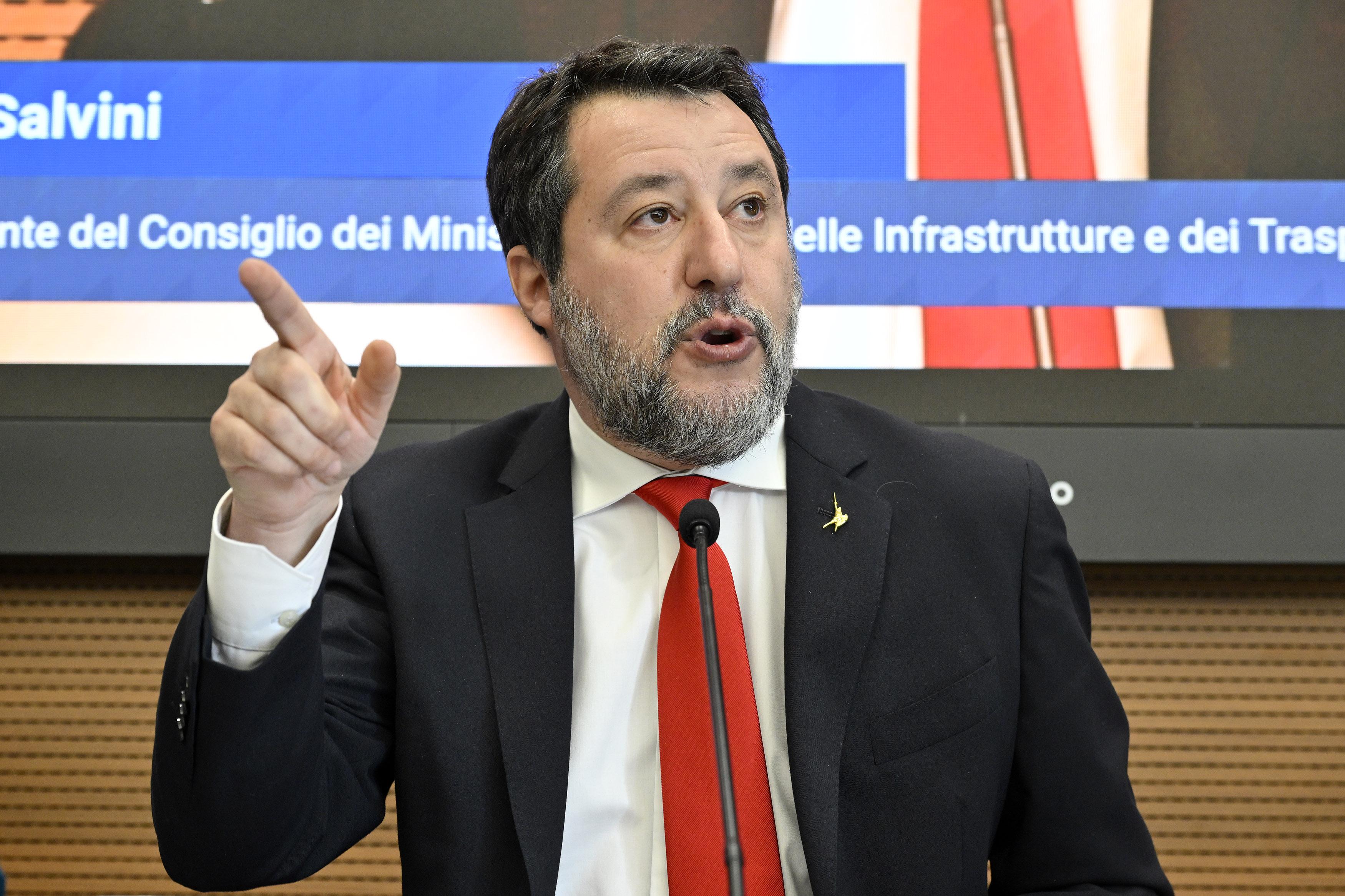 Caso Almasri, Salvini: “Piantedosi e Nordio hanno tutelato l’Italia allontanando un personaggio pericoloso”. E per Trump: “Nobel per la pace”