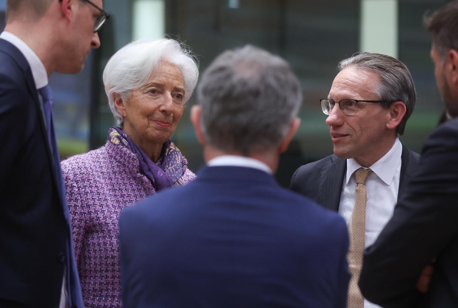 Lagarde: tariffe USA possono ridurre crescita eurozona, Bce vigila su inflazione