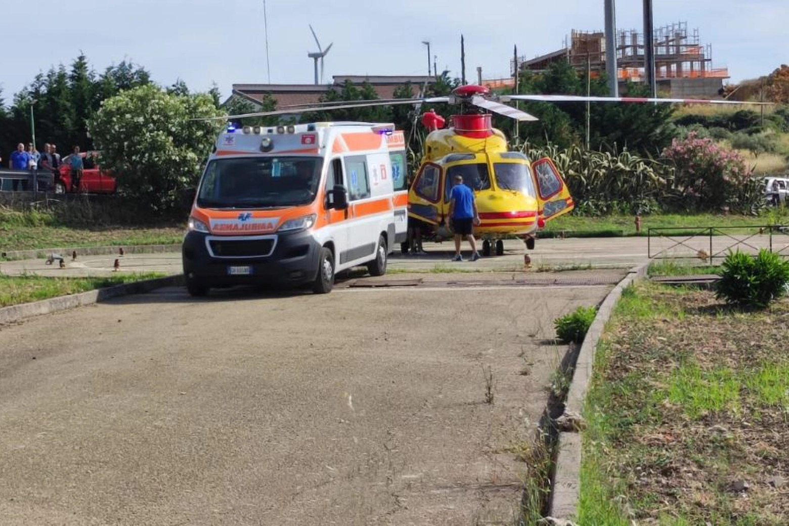 Rescue efforts after a man attacked his wife and children with a knife (Ansa)