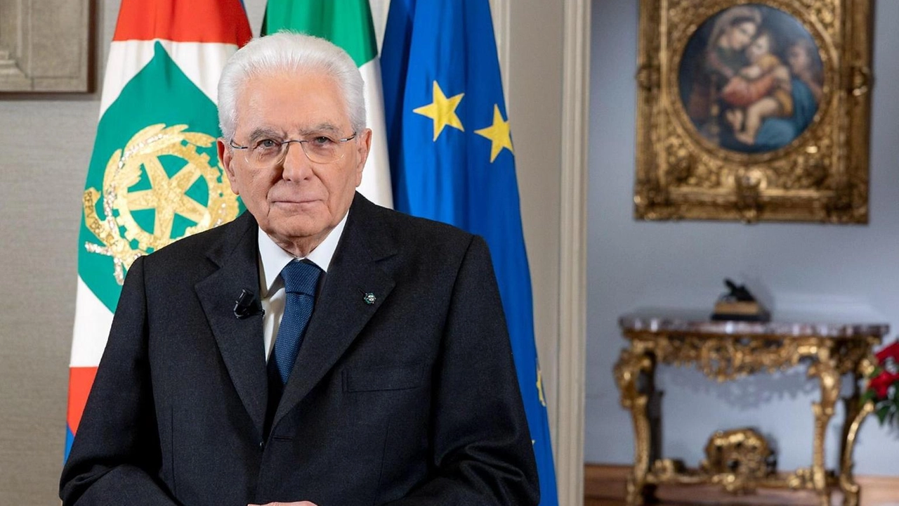 Nel discorso di fine anno, Mattarella sottolinea l'importanza della pace e del rispetto dei diritti umani per l'Italia e l'Europa.