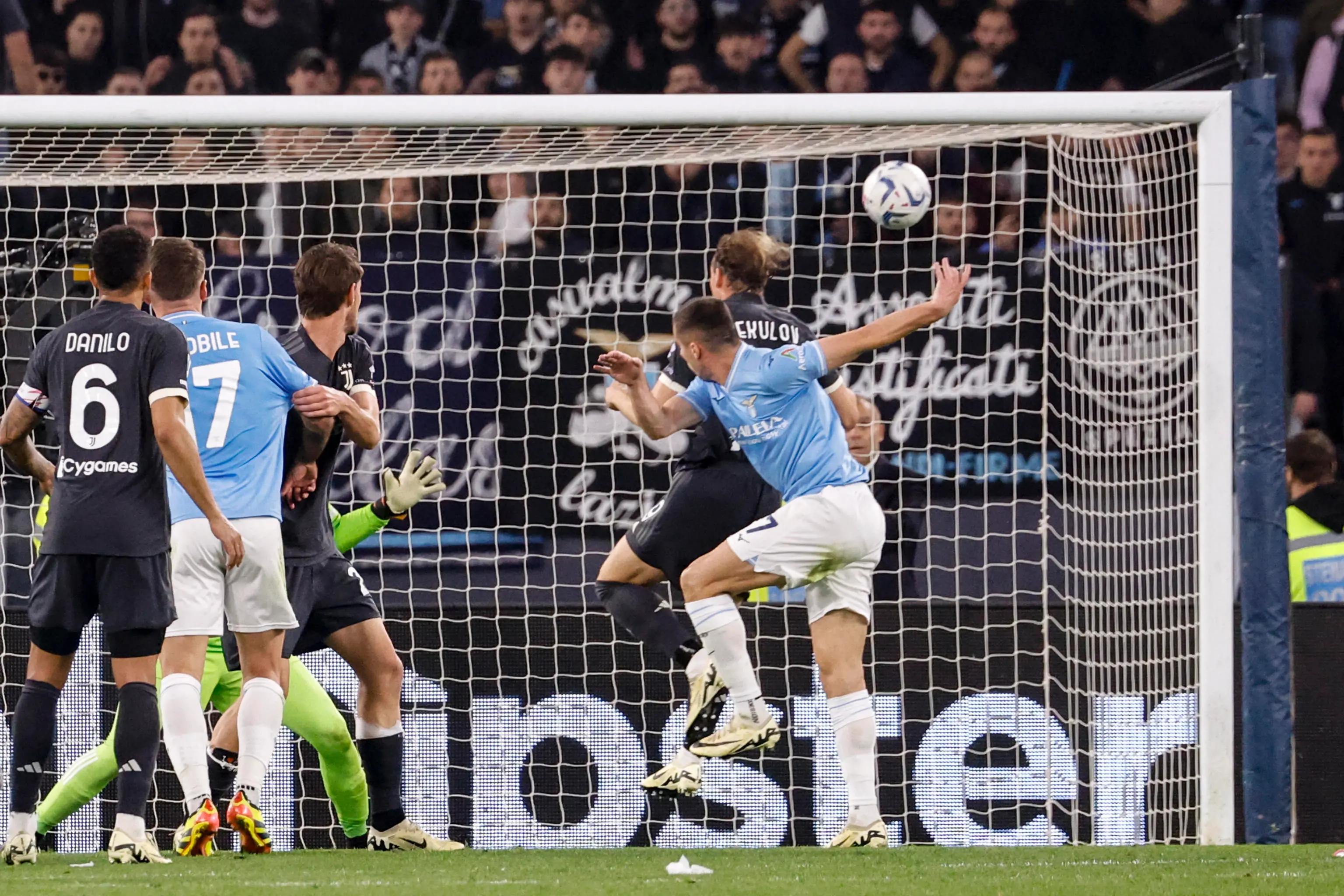 Lazio: fatica e sofferenza nonostante l'uomo in più, tre punti preziosi al Via del Mare