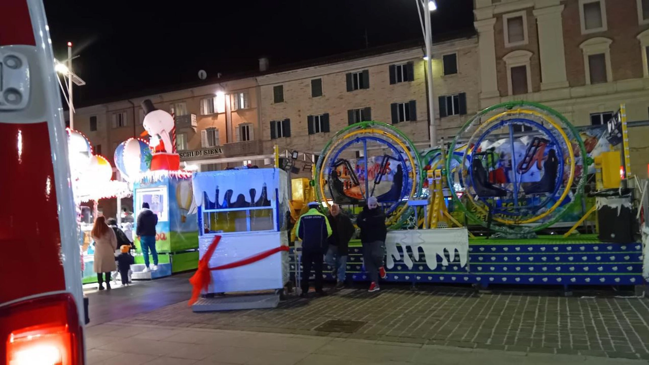 Dramma al luna park di piazza Pertini ad Ancona: ragazza espulsa dalla giostra