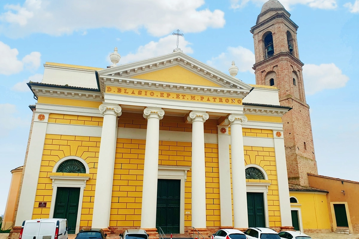 La Chiesa di San Biagio con la caratteristica facciata neoclassica