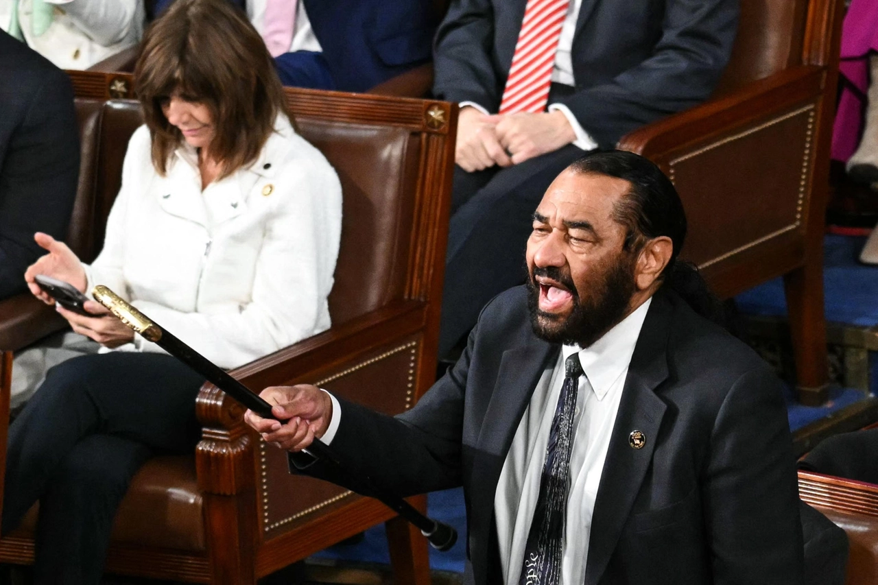 Il deputato Al Green mentre grida contro Donald Trump (Ansa)