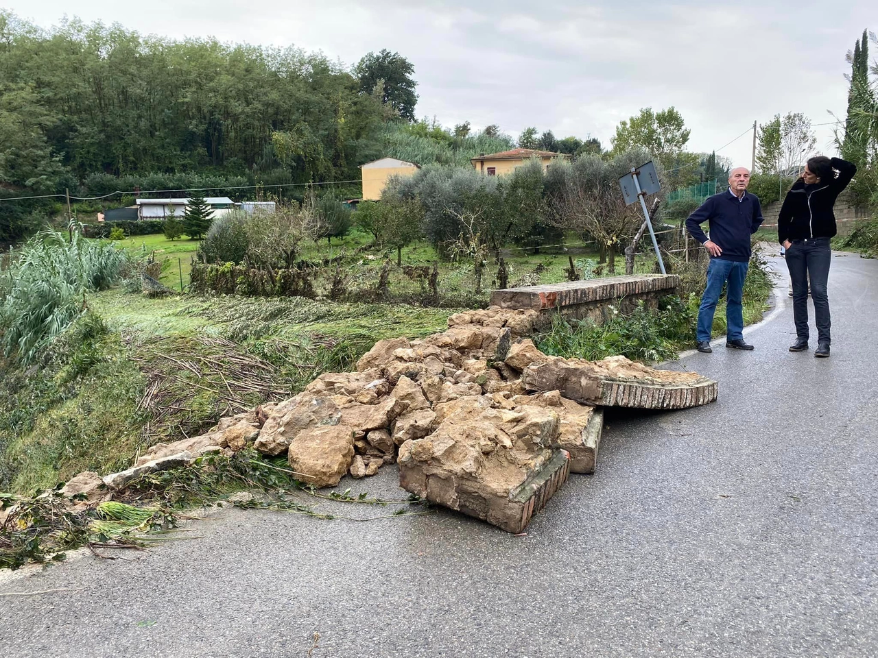 Il ponte del fiume Cascina, in località Fraschetta, al confine tra Terricciola e Casciana Terme Lari