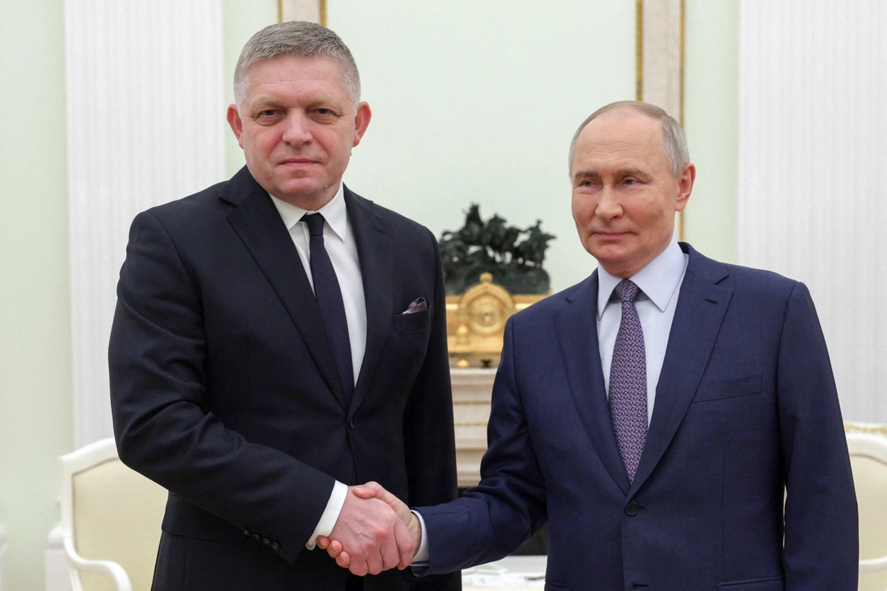 Il premier slovacco Robert Fico e Vladimir Putin