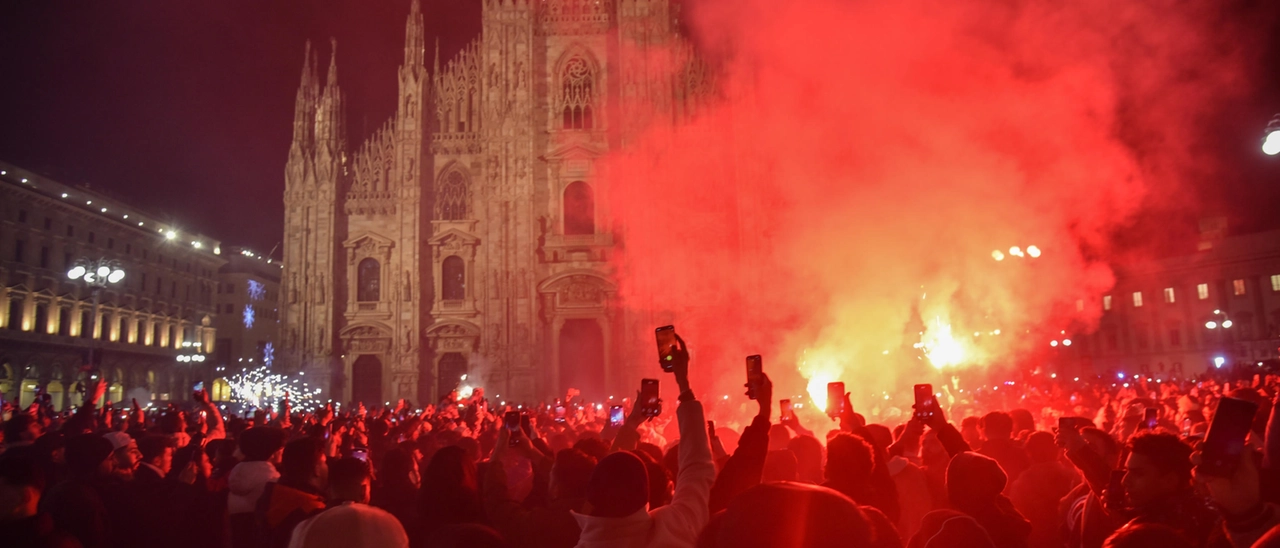 Capodanno in piazza Duomo a Milano, il racconto delle turiste belghe: “Circondate e aggredite”. Ma non ci sono denunce