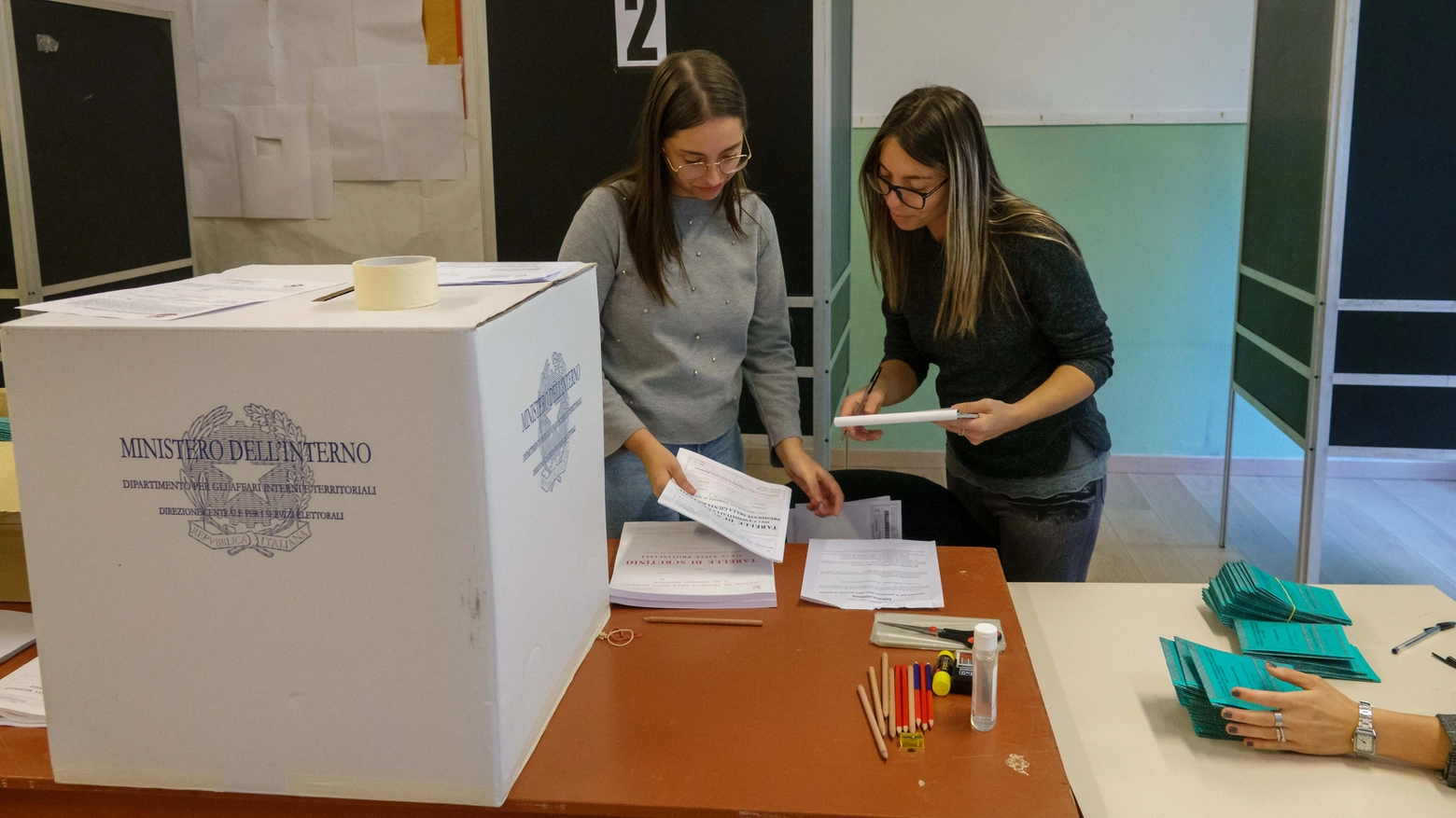 Domenica e lunedì al voto. Il centrodestra punta al bis nell’Italia centrale, prova del nove per il Pd. Ma l’esame è anche per i Cinquestelle che rischiano l’ennesimo tonfo dopo le Europee