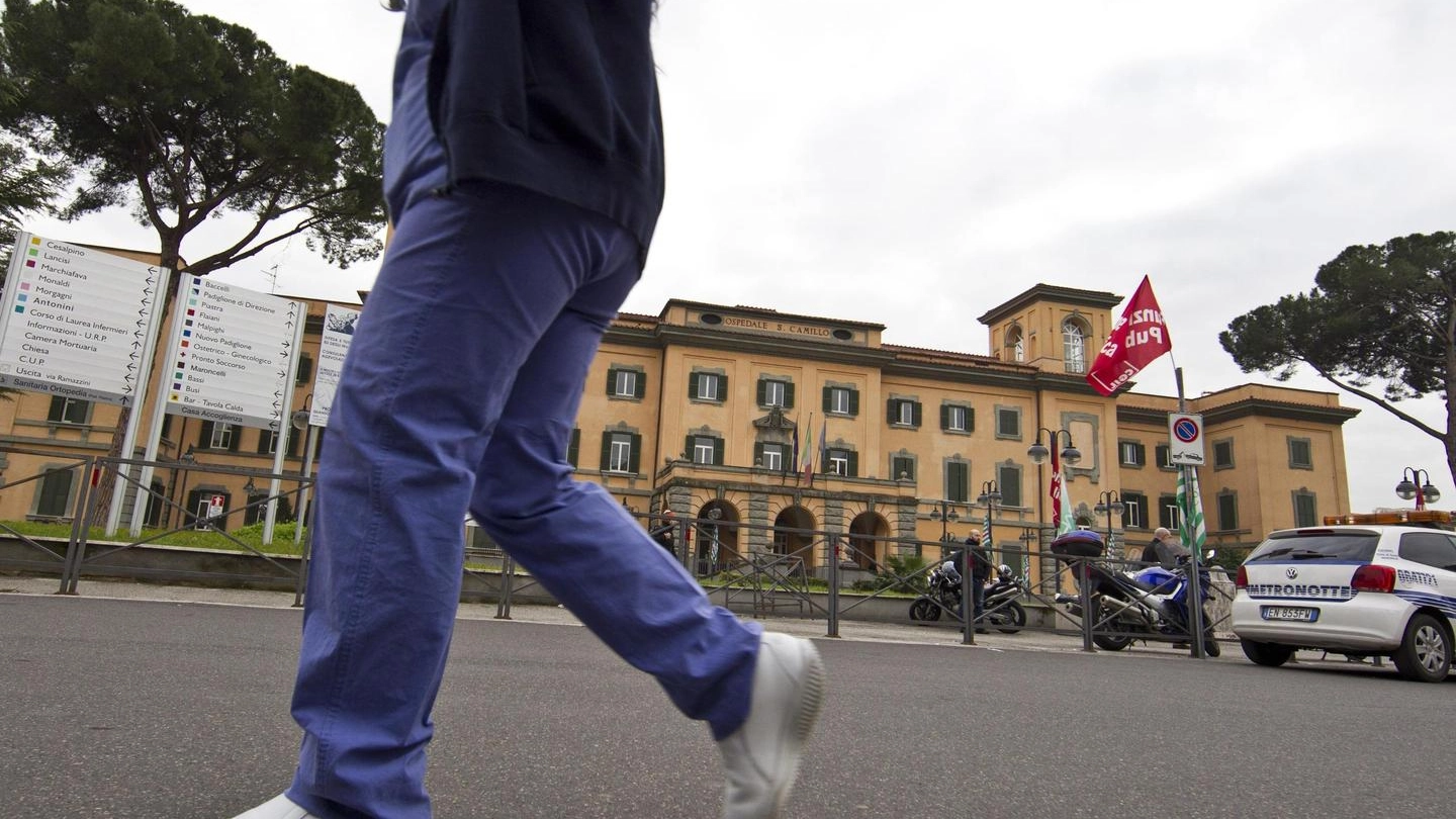 L'esterno dell'ospedale San Camillo di Roma (Ansa)