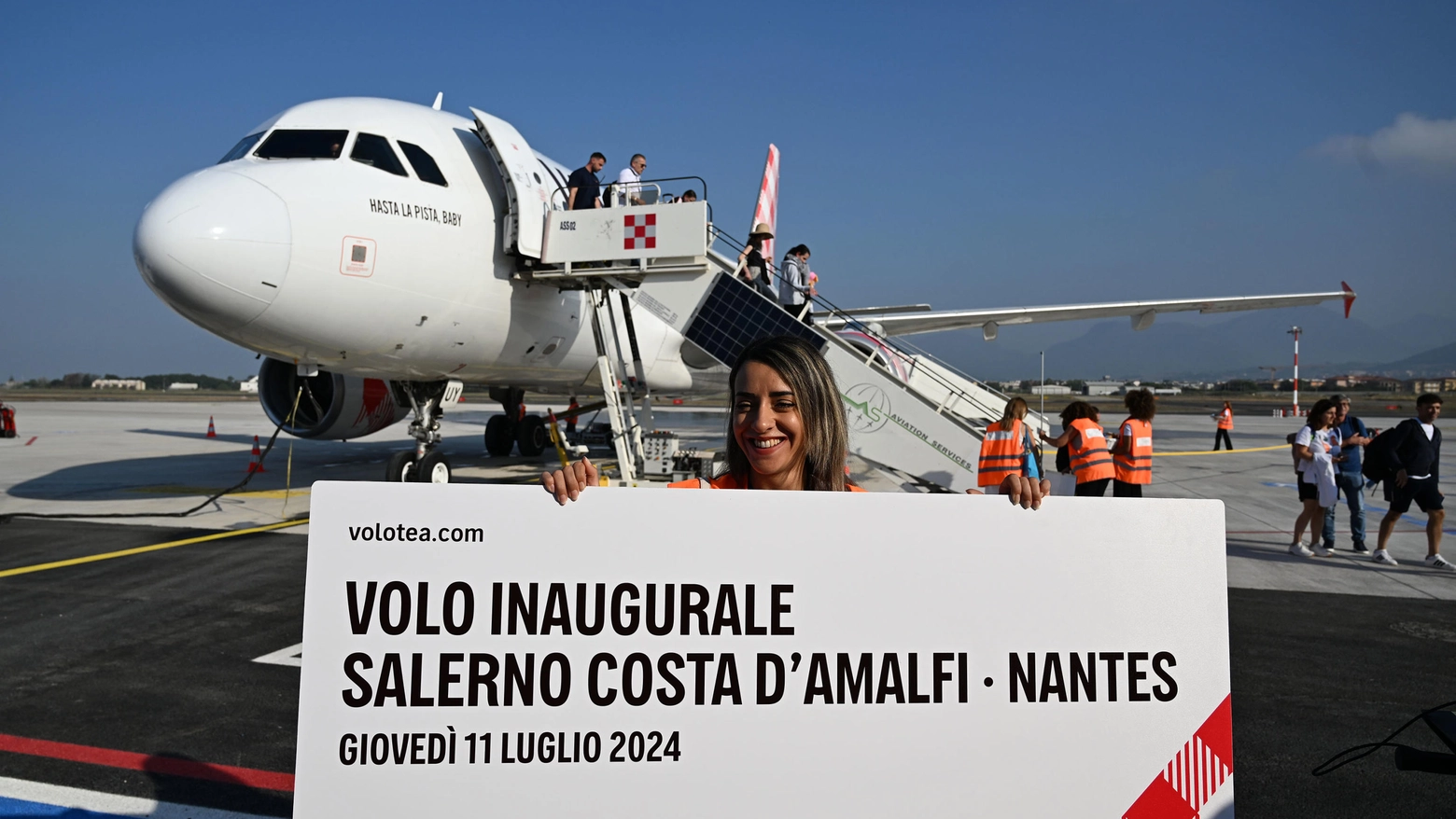Inaugurato l'aeroporto di Salerno-Costa d'Amalfi: atterrati i primi voli (Ansa)