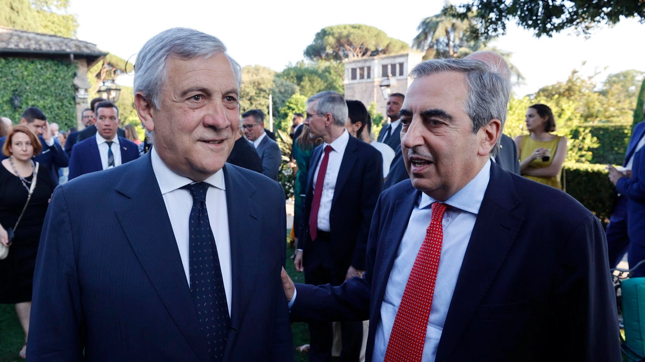 Il ministro degli Esteri Antonio Tajani e il deputato Maurizio Gasparri partecipano alla Festa dell’Indipendenza degli USA, presso Villa Taverna, Roma, 26 giugno 2023, ANSA/VINCENZO LIVIERI