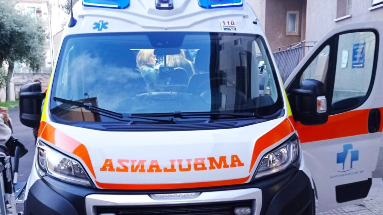 Ambulanza (foto generica, Ansa)