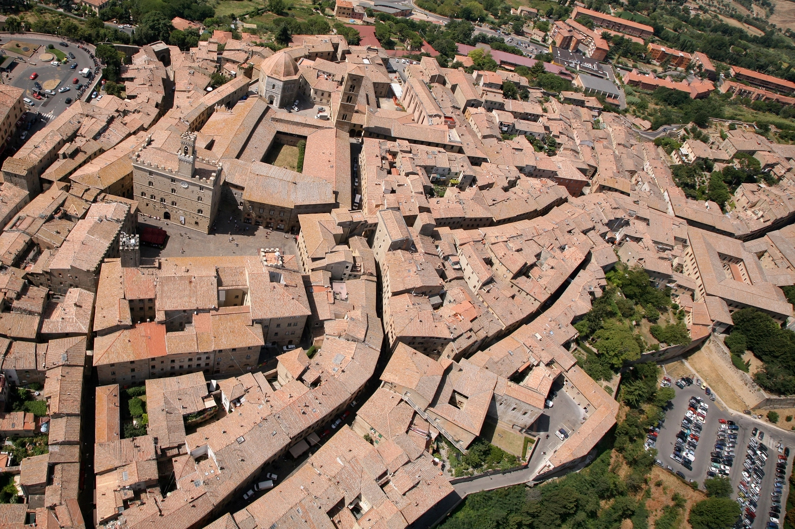 Una veduta aerea di Volterra (credits Consorzio Turistico Volterra Valdicecina)