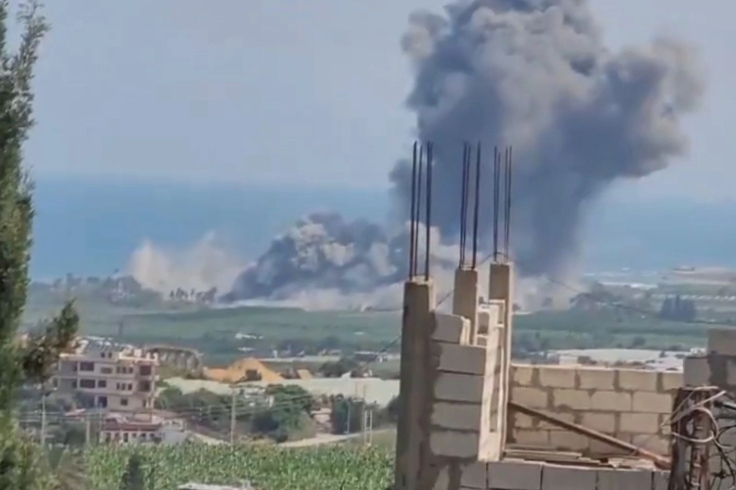 Attacco aereo israeliano vicino alla città costiera libanese di Najjarieh