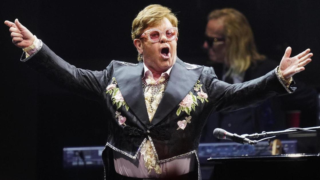 Elton John si confessa e parla della sua salute: ‘Non è rimasto molto di me’