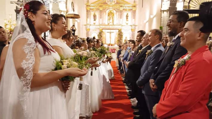 Primo matrimonio collettivo in chiesa a San Sebastian de los Reyes (foto Arcidiocesi Madrid)