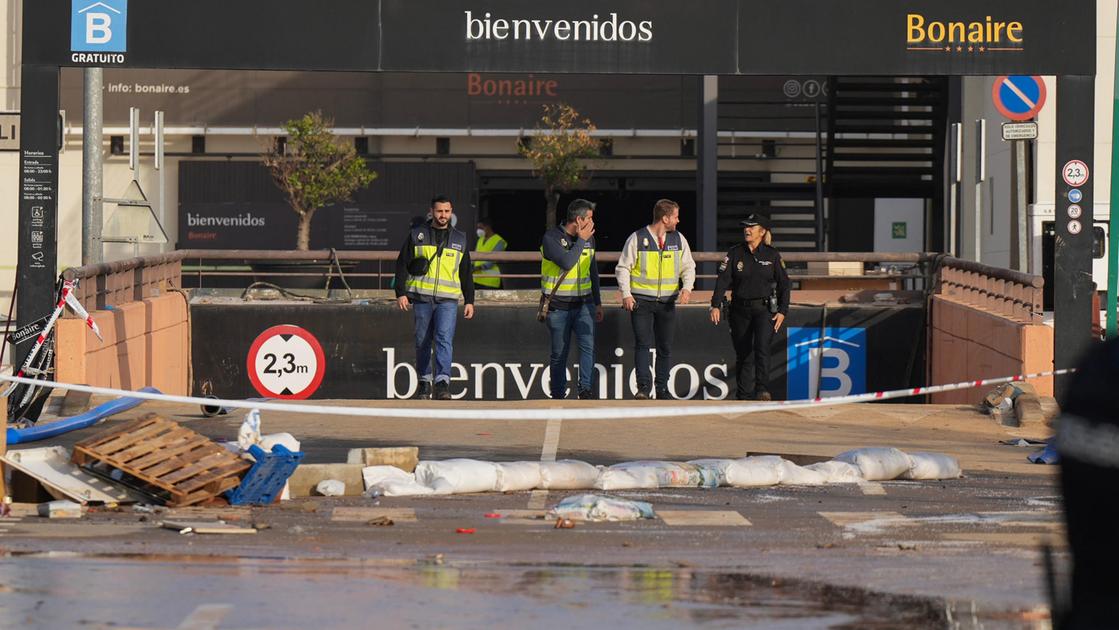 Valencia, la polizia: “Nessun cadavere del parcheggio sommerso di Aldaia”