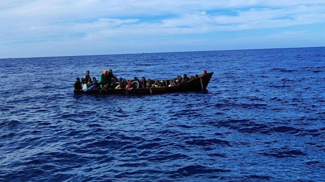 La nave Nadir soccorre 51 migranti, a bordo 10 morti